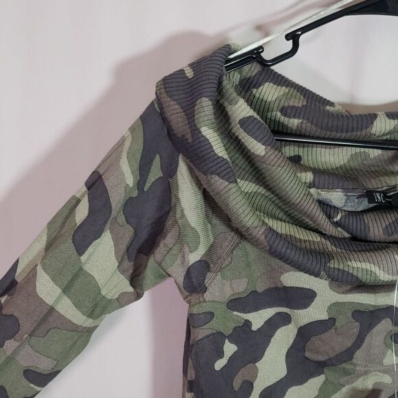 Inc Camo-Print Off-The-Shoulder Cutout Tunic Top Green Size Medium (AI) - Picture 4 of 9